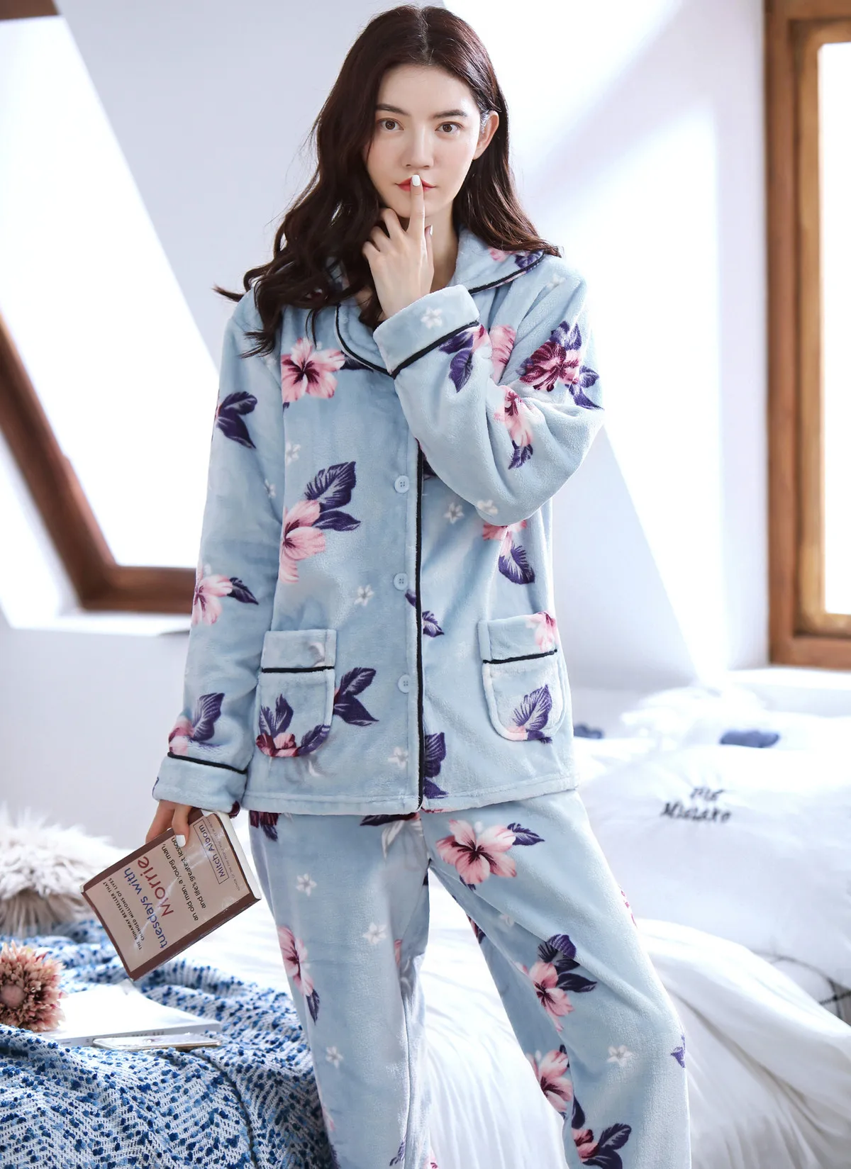 Mulheres de Pijama de Flanela Conjuntos de Azul roupa de dormir de Pijama de Manga comprida Tamanho Grande Moda Pijama para a Menina Dormir Adequar a Nova Casa de 2020 PJS